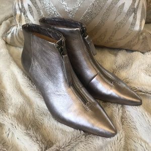 SPLENDID kitten heel silver bootie size 7.5